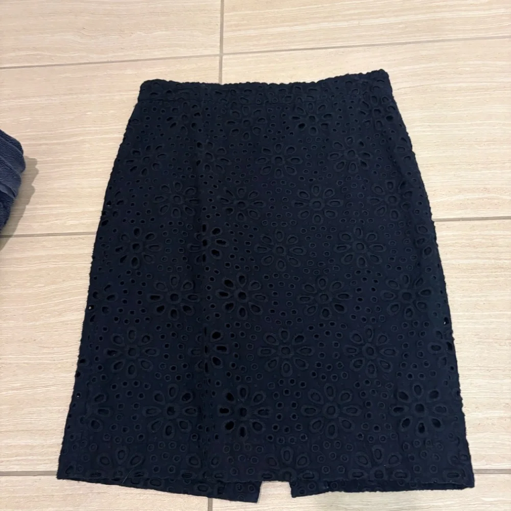 J. Crew No. 2 pencil skirt in pinwheel eyelet, Navy women’s size 4